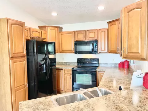 Kitchen - 7738 Bridge Point Dr, Cincinnati, OH 45248 photo 3 of 4