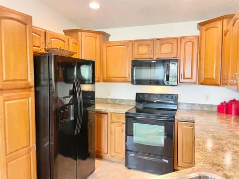 Kitchen - 7738 Bridge Point Dr, Cincinnati, OH 45248 photo 2 of 4