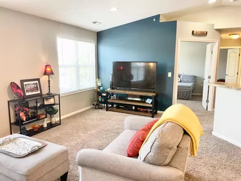 Living - 7738 Bridge Point Dr, Cincinnati, OH 45248 photo 5 of 6