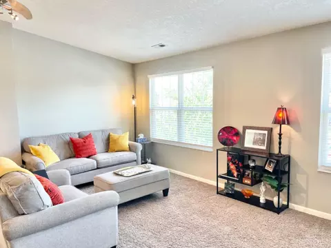 Living - 7738 Bridge Point Dr, Cincinnati, OH 45248 photo 2 of 6