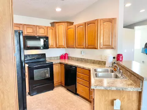 Kitchen - 7738 Bridge Point Dr, Cincinnati, OH 45248 photo 4 of 4