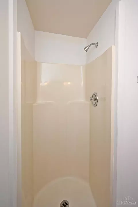 Bath - 3733 Broadview Dr, Cincinnati, OH 45208 photo 4 of 4