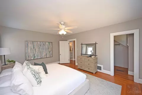 Bedroom - 3733 Broadview Dr, Cincinnati, OH 45208 photo 3 of 7