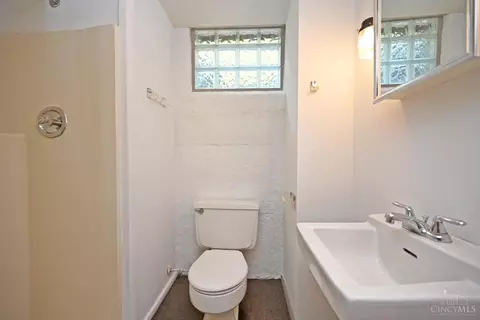 Bath - 3733 Broadview Dr, Cincinnati, OH 45208 photo 3 of 4