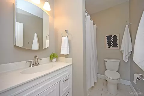 Bath - 3733 Broadview Dr, Cincinnati, OH 45208 photo 2 of 4