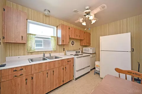 2484 Garrison Dr, Colerain Twp, OH 45321 photo 12
