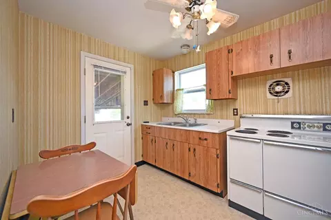 2484 Garrison Dr, Colerain Twp, OH 45321 photo 10