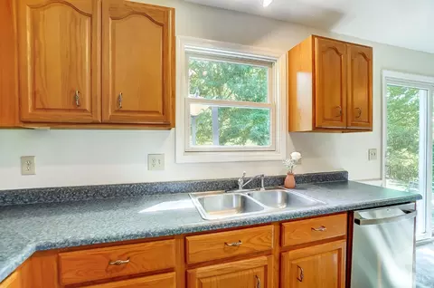 Kitchen - 6510 Brooks Rd, Harrison, OH 45030 photo 5 of 6