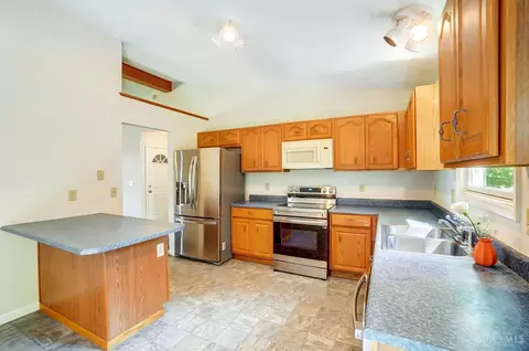 Kitchen - 6510 Brooks Rd, Harrison, OH 45030 photo 4 of 6
