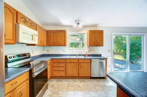 Kitchen - 6510 Brooks Rd, Harrison, OH 45030 photo 3 of 6