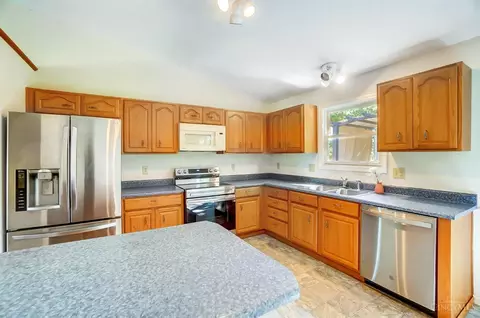 Kitchen - 6510 Brooks Rd, Harrison, OH 45030 photo 2 of 6
