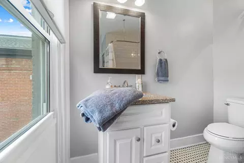 Bath - 2017 Elm St, Cincinnati, OH 45202 photo 4 of 5