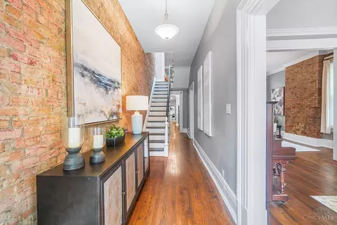 Entry Way - 2017 Elm St, Cincinnati, OH 45202 photo 2 of 9