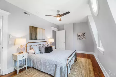 Bedroom - 2017 Elm St, Cincinnati, OH 45202 photo 7 of 8
