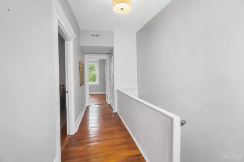 Entry Way - 2017 Elm St, Cincinnati, OH 45202 photo 8 of 9