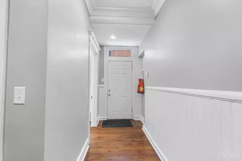 Entry Way - 2017 Elm St, Cincinnati, OH 45202 photo 5 of 9