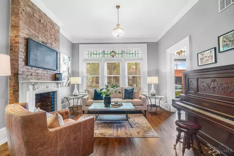 Living - 2017 Elm St, Cincinnati, OH 45202 photo 1 of 5