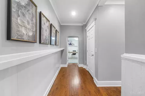 Entry Way - 2017 Elm St, Cincinnati, OH 45202 photo 4 of 9