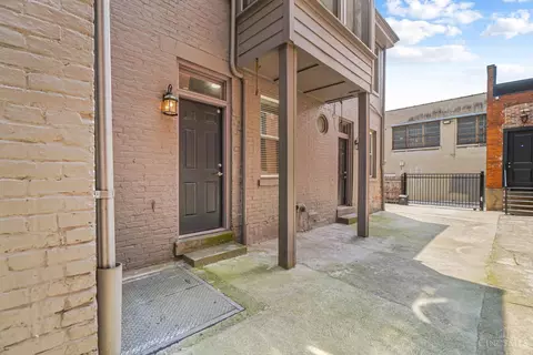 Exterior - 2017 Elm St, Cincinnati, OH 45202 photo 5 of 7