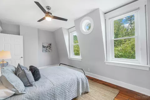 Bedroom - 2017 Elm St, Cincinnati, OH 45202 photo 8 of 8