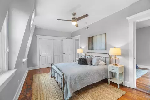 Bedroom - 2017 Elm St, Cincinnati, OH 45202 photo 6 of 8