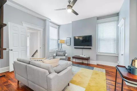 Living - 2017 Elm St, Cincinnati, OH 45202 photo 5 of 5