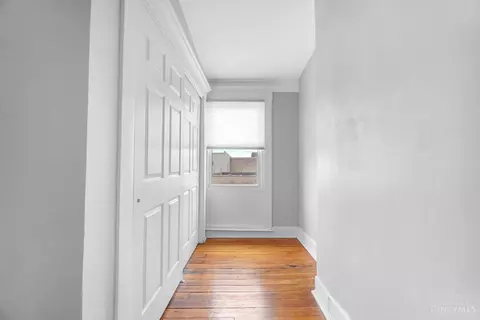 Entry Way - 2017 Elm St, Cincinnati, OH 45202 photo 9 of 9