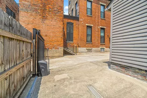 Exterior - 2017 Elm St, Cincinnati, OH 45202 photo 7 of 7