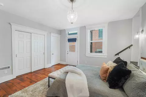 Bedroom - 2017 Elm St, Cincinnati, OH 45202 photo 3 of 8
