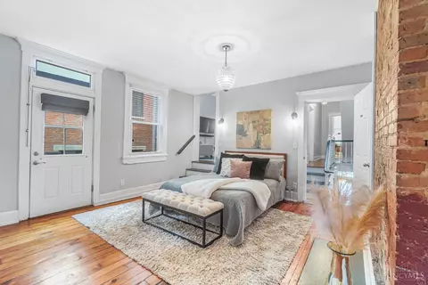 Bedroom - 2017 Elm St, Cincinnati, OH 45202 photo 2 of 8