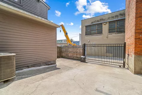 Exterior - 2017 Elm St, Cincinnati, OH 45202 photo 6 of 7