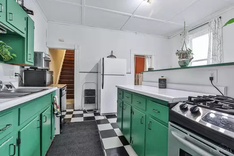 Kitchen - 529 Riddle Rd, Cincinnati, OH 45220 photo 3 of 3