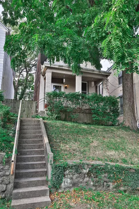529 Riddle Rd, Cincinnati, OH 45220
