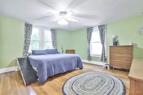 Bedroom - 529 Riddle Rd, Cincinnati, OH 45220 photo 1 of 4
