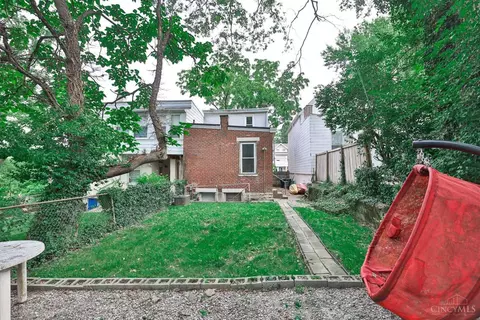 Exterior - 529 Riddle Rd, Cincinnati, OH 45220 photo 8 of 8