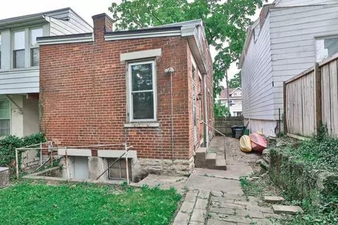Exterior - 529 Riddle Rd, Cincinnati, OH 45220 photo 7 of 8