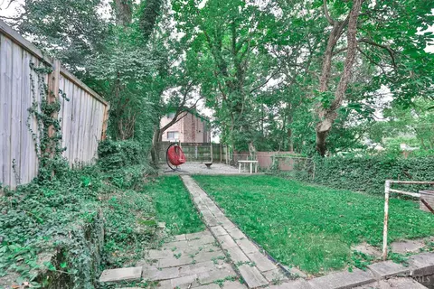 Exterior - 529 Riddle Rd, Cincinnati, OH 45220 photo 3 of 8