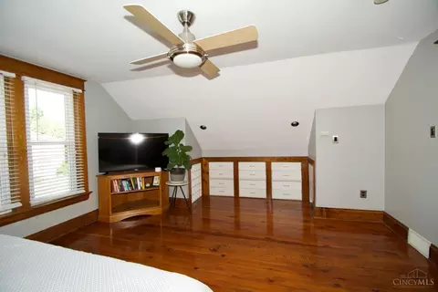 Bedroom - 6812 Plainfield Rd, Silverton, OH 45236 photo 2 of 4