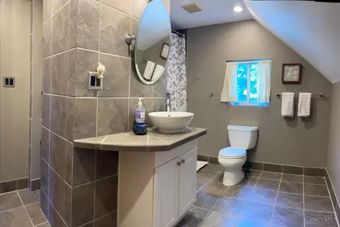 Bath - 6812 Plainfield Rd, Silverton, OH 45236 photo 1 of 2