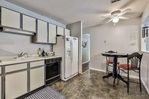 Kitchen - 5150 Old Oak Trl #29, Cincinnati, OH 45238 photo 2 of 3