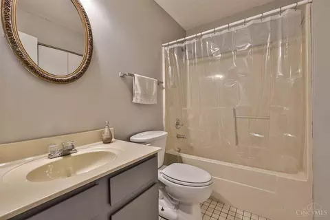Bath - 5150 Old Oak Trl #29, Cincinnati, OH 45238 photo 3 of 4