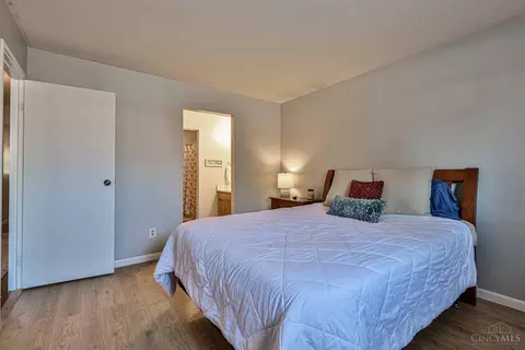 Bedroom - 5150 Old Oak Trl #29, Cincinnati, OH 45238 photo 2 of 3