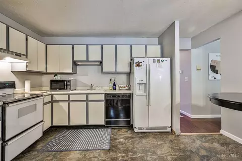 Kitchen - 5150 Old Oak Trl #29, Cincinnati, OH 45238 photo 1 of 3