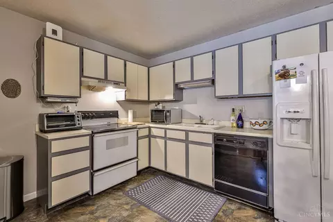 Kitchen - 5150 Old Oak Trl #29, Cincinnati, OH 45238 photo 3 of 3