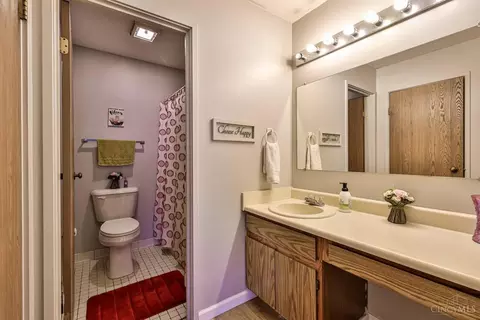 Bath - 5150 Old Oak Trl #29, Cincinnati, OH 45238 photo 1 of 4