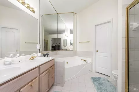 Bath - 5727 High Tree Dr, Cincinnati, OH 45247 photo 1 of 3