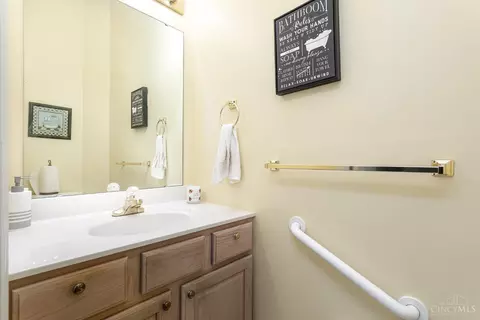 Bath - 5727 High Tree Dr, Cincinnati, OH 45247 photo 3 of 3