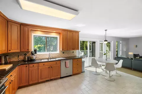 Kitchen - 3668 Hopper Ridge Rd, Cincinnati, OH 45255 photo 3 of 5