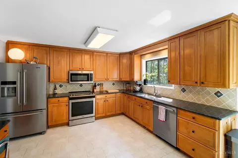 Kitchen - 3668 Hopper Ridge Rd, Cincinnati, OH 45255 photo 2 of 5