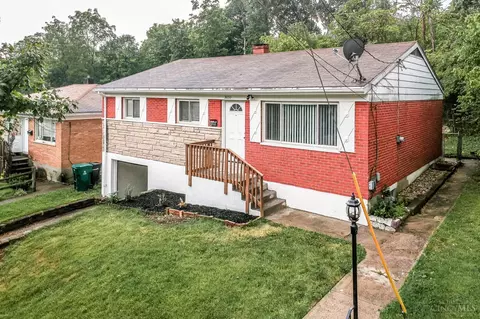 3053 Westknolls Ln, Cincinnati, OH 45211
